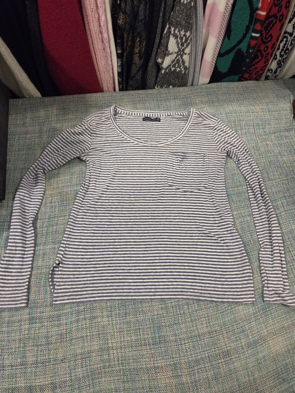 Y2K Abercrombie & Fitch Gray And White Striped Long Sleeve Pocket Tee